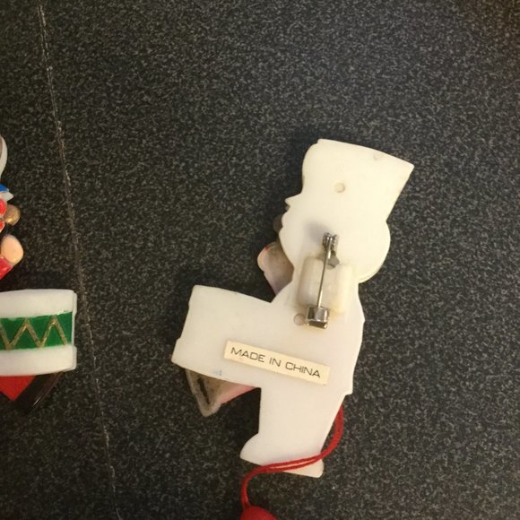 Lot of vintage Christmas items 2 pins, flocked Santa, reindeer, and elf - Picture 2 of 7